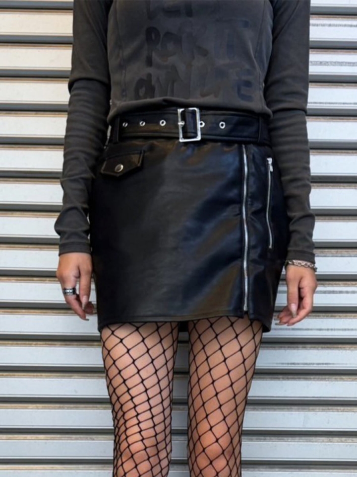 ベルト付フェイクレザータイトミニスカート– EGOIST