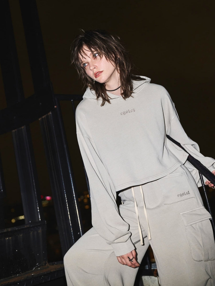 ロゴ刺繍短丈フーディ– EGOIST